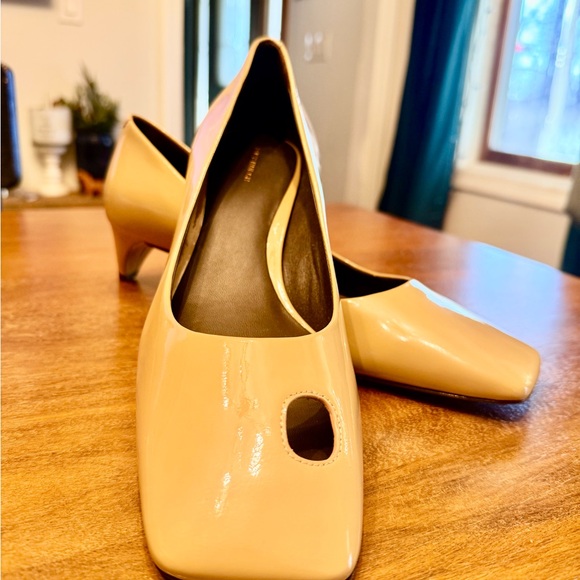 Tory Burch Beige Patent Leather Flats - Picture 2 of 10